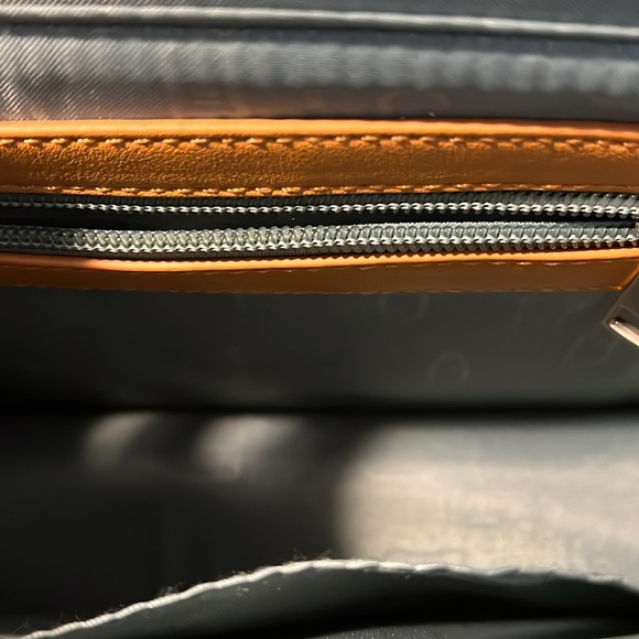 Crossbody - Picture 5 of 7